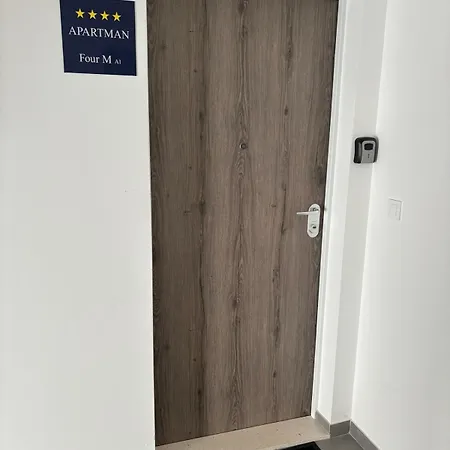 Four M No1 דירה קאבטאט