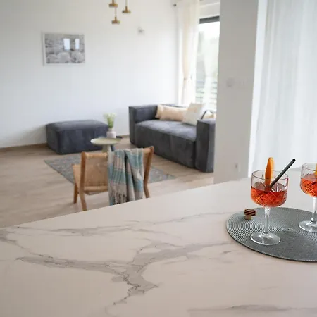 Four M No1 Apartment *
