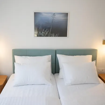 Four M No1 Apartment *
