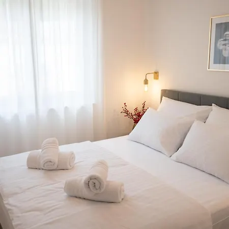 Apartment Four M No1 *