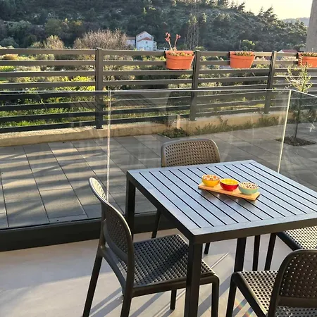 Apartment Four M No1 *