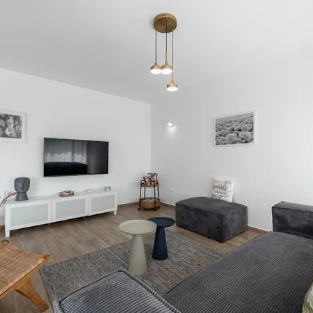 Apartment Four M No1